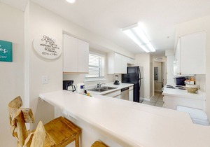 Dreamy island escape with beach access, pool & furnished balcony