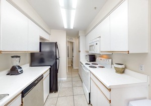 Dreamy island escape with beach access, pool & furnished balcony