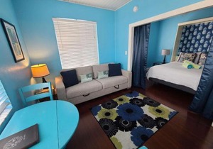 Duval Street Suite overlooking Duval w parking and pool