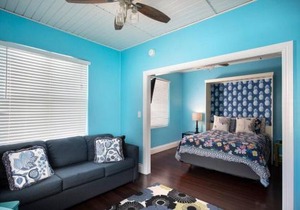 Duval Street Suite overlooking Duval w parking and pool