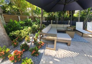 Duval Street Suite w parking and pool