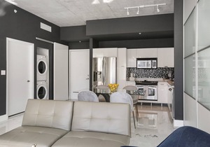 Elegant and luxurious 2/2 skyline view in downtown miami