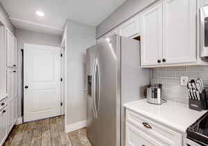 Elegant dwelling on the beach with beautiful view, pool & pickleball