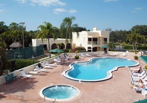 Elegant Front Lake House-within the World Tennis Club- Sleep 8+