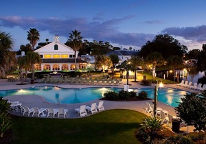 Escape with Nature! 2 Garden View Rooms Near Three Sister Springs! Pool, Parking