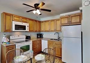 Estero Beach & Tennis 907A | Beachfront + Resort-Style Amenities