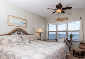 ETW 3007: Custom floorplan! Wireless Internet, HDTV, pool, FREE BEACH SERVICE
