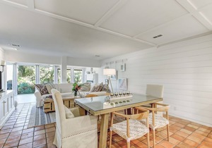 Exquisite Lagoon Villa Only 8-Minute Walk To Beach!