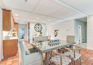 Exquisite Lagoon Villa Only 8-Minute Walk To Beach!