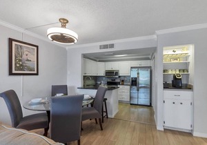 🥇 Extraordinary 2bd waterfront condo (CH897)