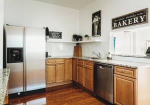 Fall Special! Large Historic Downtown Bungalow- 5BR and infant room