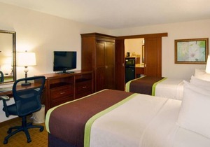 Family and Friends Vacation! 2 Spacious Units, Near Air Force Fun, Pools, Shuttle