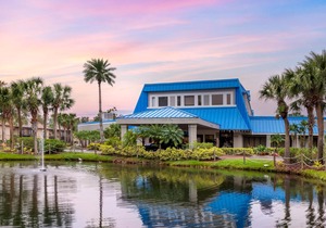 Family-Friendly 1BR Minutes from Theme Parks w/ Resort Waterpark & Mini Golf