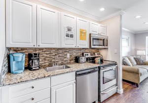 Family-Friendly Bayfront Studio w/Free WiFi, Bay Views, Central AC, Full Kitchen