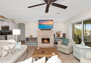 Family/Pet Friendly Venetian Shores Home