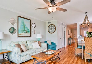 Fantastic coastal gem with shared pools, private balcony, beach access & WiFi
