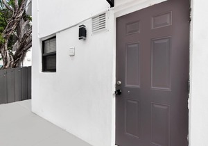 Fashionable loft APT UNIT # 5
