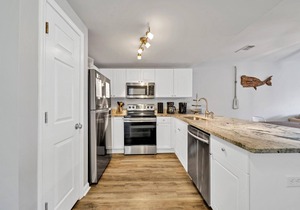 Free Amenities, Gulf-view! Private Beach! Pool! Ciboney 3007