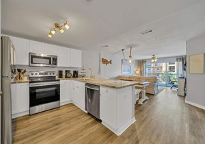 Free Amenities, Gulf-view! Private Beach! Pool! Ciboney 3007