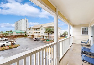 Friendly Condo with Shared Outdoor Pool, High-Speed WiFi, & Central AC