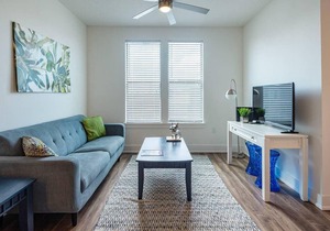 Frontdesk | Coastal 2BR Apt in Hyde Park