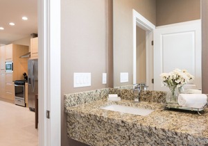 Furnished 3 Bedroom Villa Next to Disney, Free Parking & Wi-Fi