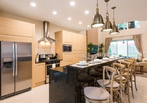 Furnished 3 Bedroom Villa Next to Disney, Free Parking & Wi-Fi