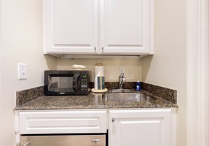 Getaway near the beach with central AC, shared pool, free WiFi
