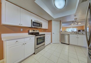 Gorgeous condo steps from the beach