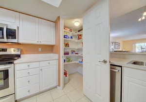 Gorgeous condo steps from the beach