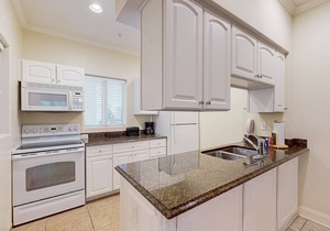 Gorgeous, Dog-Friendly Home Close to Beach w/Free WiFi, Central AC, Shared Pool