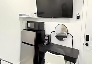 Gorgeous Private Room, near the Airport - Free parking - 01