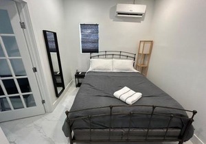 Gorgeous Private Room, near the Airport - Free parking - 01