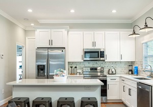 Grand Oaks Bungalow in the Heights