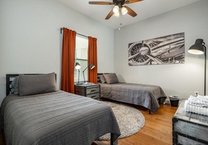 Grand Oaks Bungalow in the Heights
