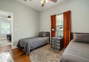 Grand Oaks Bungalow in the Heights