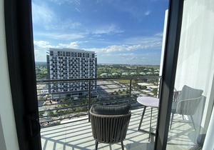 Great 18th floor view, brand new at Downtown Doral