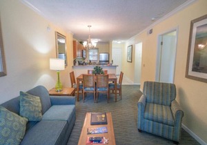 Great find! Comfy Apartment near Disney, 4 pools, Shuttle to the Parks, Parking