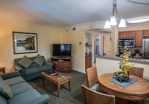 Great find! Comfy Apartment near Disney, 4 pools, Shuttle to the Parks, Parking