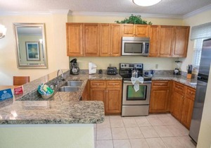 Great find! Comfy Apartment near Disney, 4 pools, Shuttle to the Parks, Parking