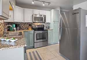 Great Location! Family Friendly, 3 Pools, Lake, Tennis, Free Activities & Walk to Restaurants/Shops