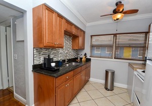 Great Location with Large Garden 2BR Apt