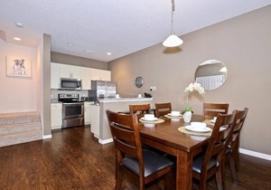 Great townhouse in gated community, sleeps 6. 10 min to Disney!