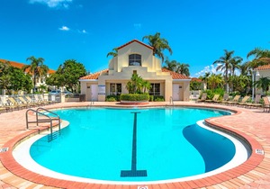 Ground-Floor Condo with Patio, Resort Pool & Spa – Steps from the Beach