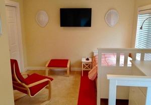 Grove Bay Bungalow - 2/1 Gated Cottage-Walk to Bay