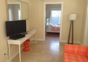 Grove Bay Bungalow - 2BD/1BA Gated Cottage-Walk To Bay - Sleeps 4 - RGB200