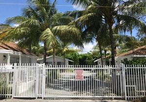 Grove Bay Bungalow - 2BD/1BA Gated Cottage-Walk To Bay - Sleeps 4 - RGB200