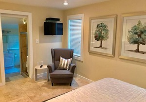 Grove Bay Bungalow - 2BD/2BA Gated Cottage-Walk To Bay - Sleeps 4 - RGB201