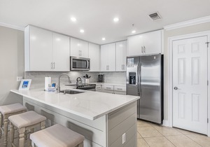 Gulf View ~ Penthouse Condo ~ Bunk Room~ Seasonally Heated Pool ~ Hot Tub