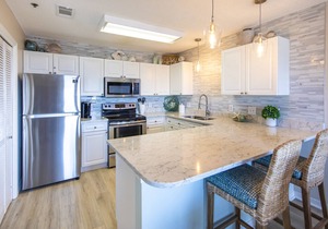 Gulf View! Pool, Tennis, Private beach access, elevator + shops/restaurants